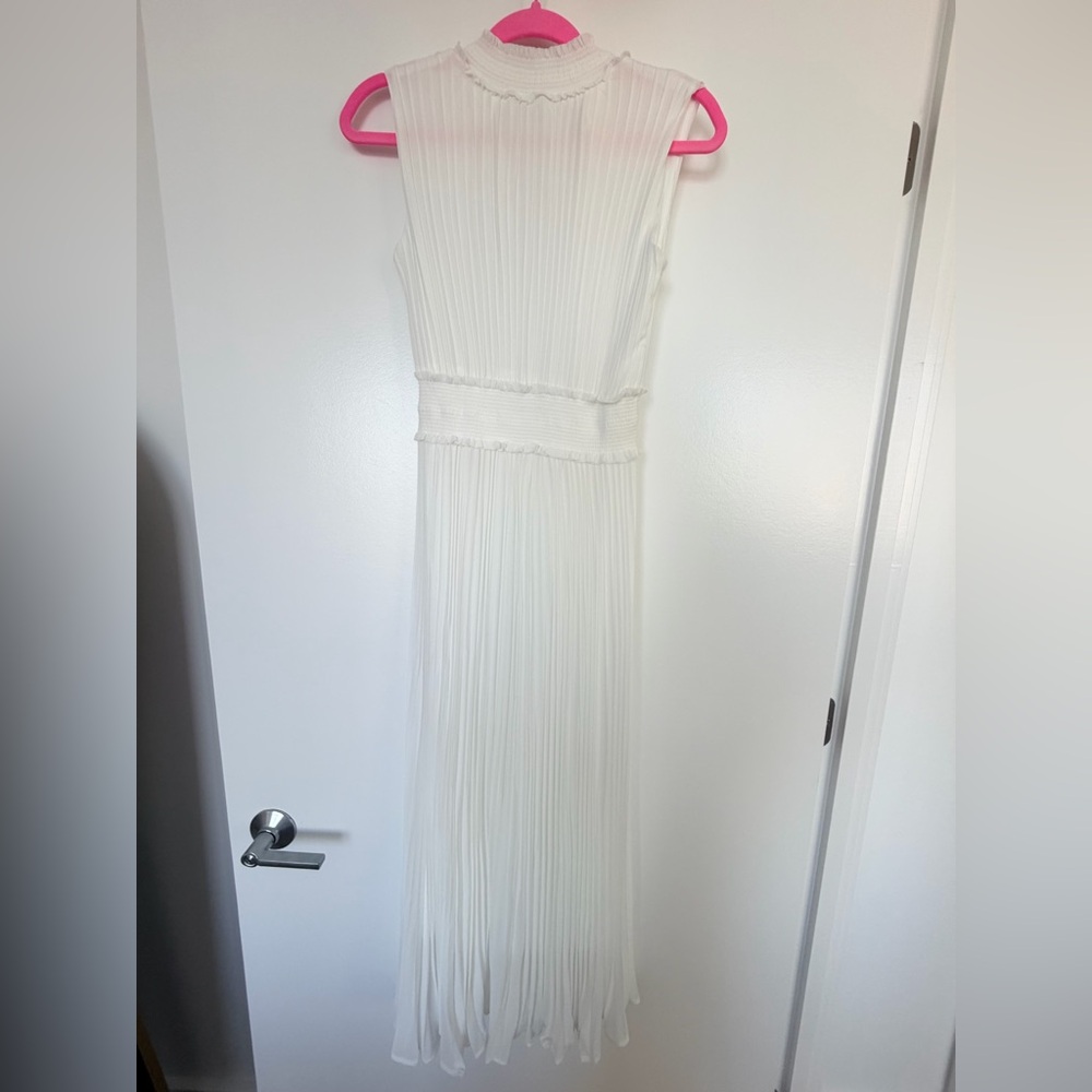 Chic White Sleeveless Maxi Dress